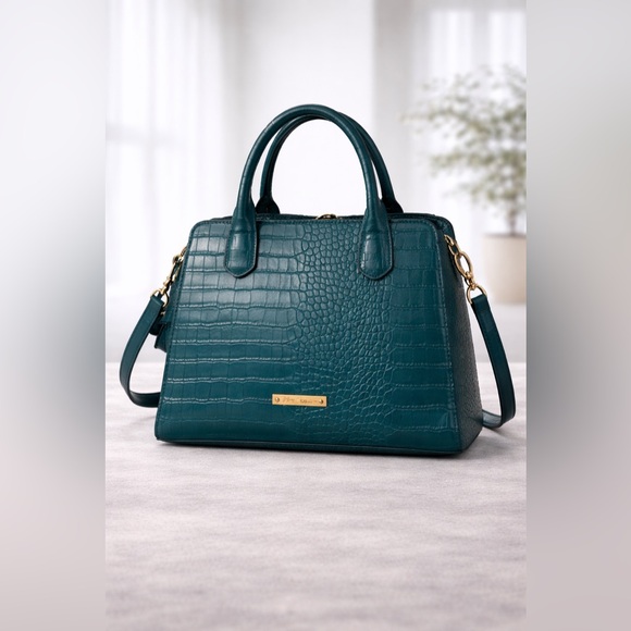 Betsey Johnson Handbags - Betsey Johnson Teal Mid-Size Purse (FREE WRISTLET INCLUDED)